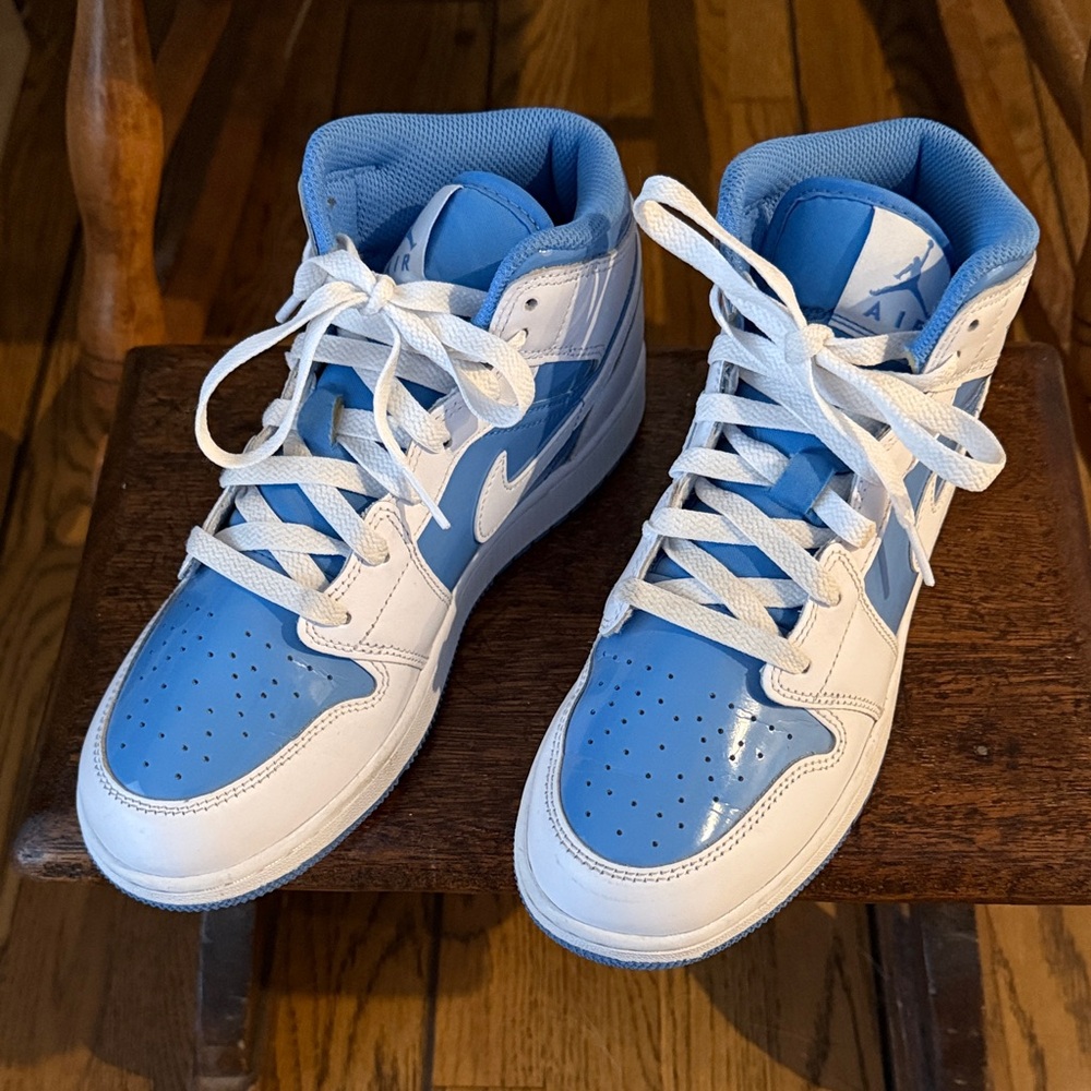 Nike Kids High-Top Sneakers in White & Light Blue